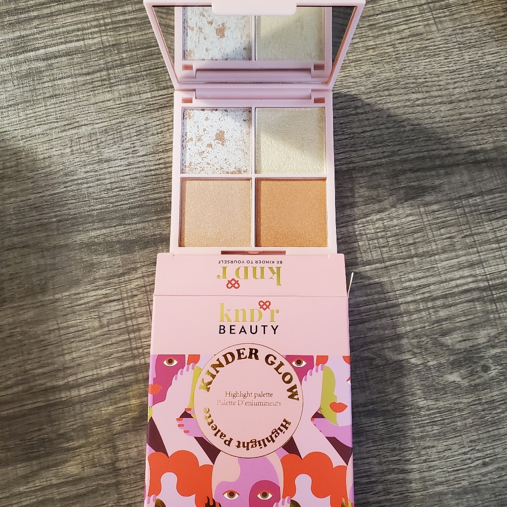 Kinder Glow Highlight Palette NIB
